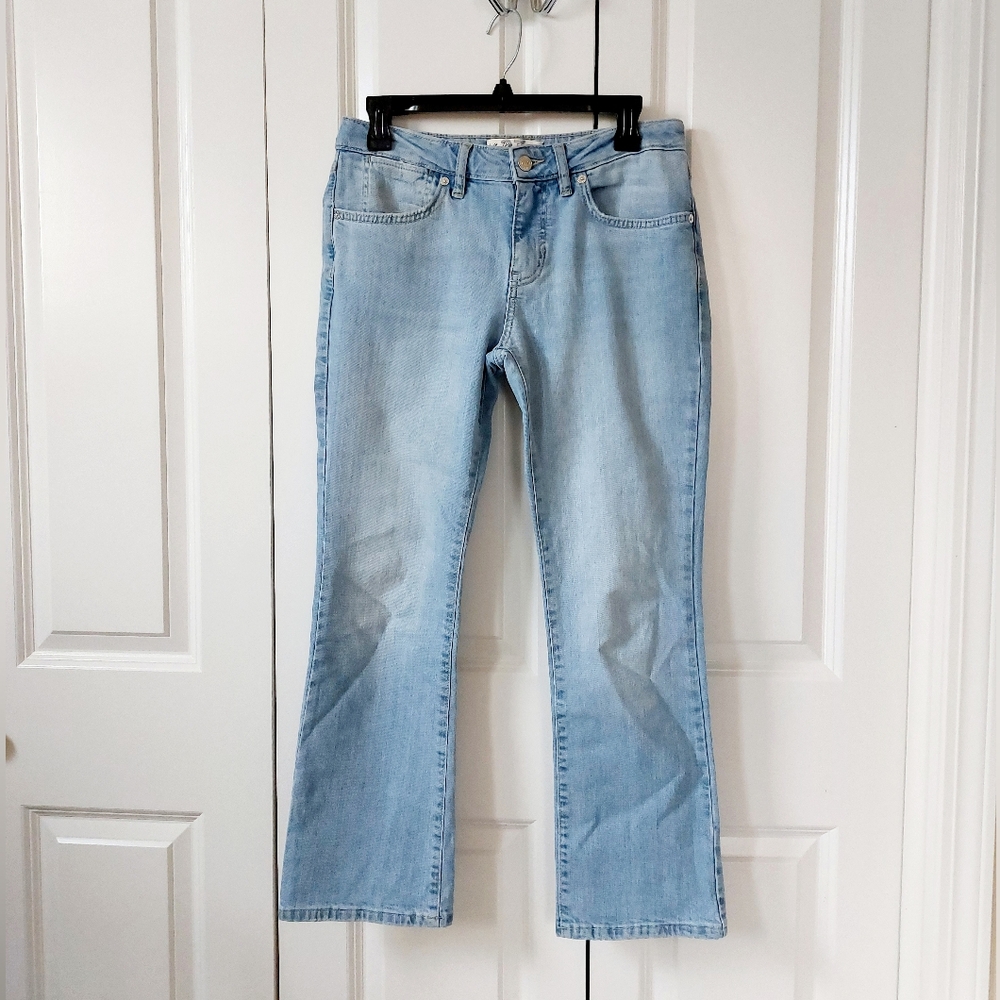 Light Wash Midrise Crop Flare Jeans size 27 We the Free OB1417538 - Picture 3 of 10